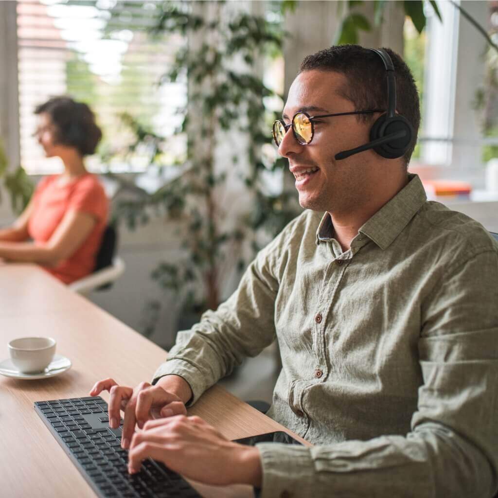 customer-support-expert-hispanic-male-call-center-representative-at-work.jpg_s=1024x1024&w=is&k=20&c=Jm2CXTHjG_zib_TzlP4FRZUZwAeHIczWXCXmd8pIxuw= (1)