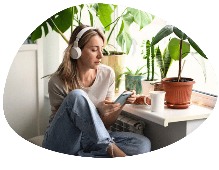 WorksafeVic-Hero-Image-Woman_Home_Phone-Melbourne (5)